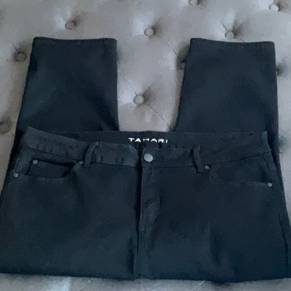 Tahari Black Capri Pants EUC - Picture 2 of 9